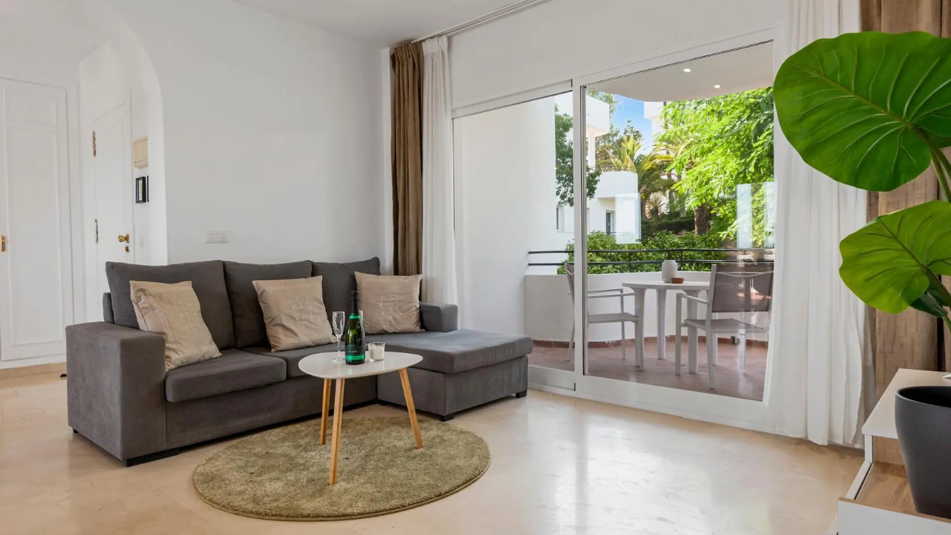 Panoramic Sea View Apartment With Pool Estepona