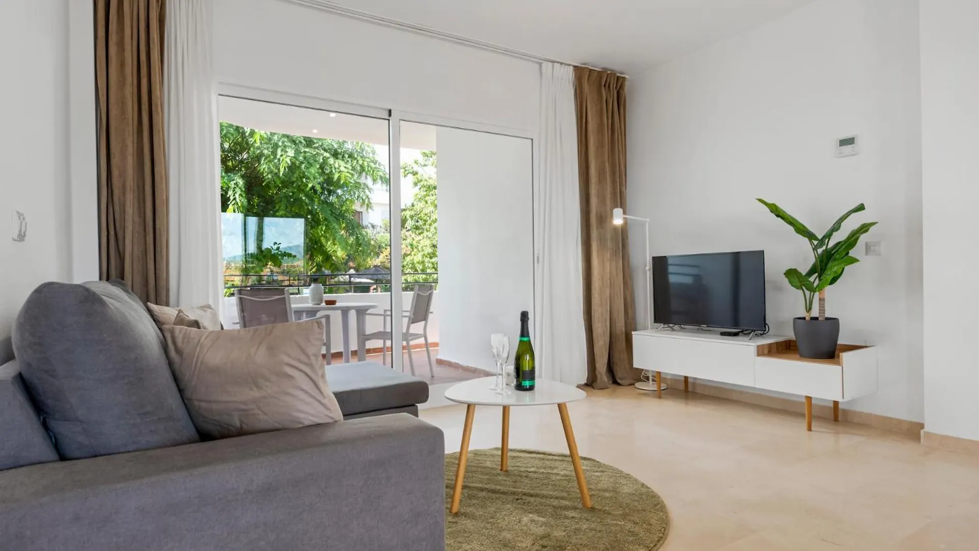 Panoramic Sea View Apartment With Pool Estepona